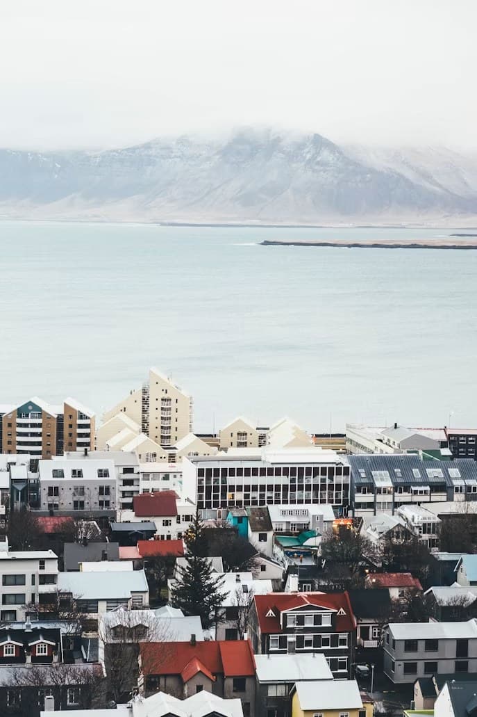 The photograph 11:20 Reykjavík was read from